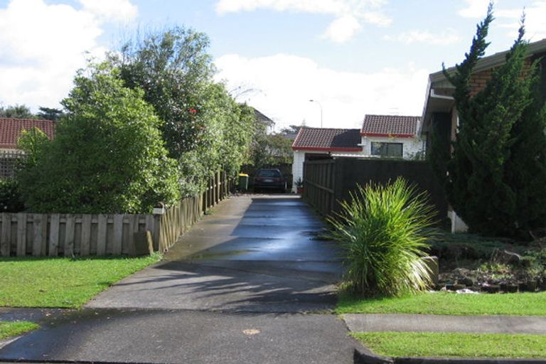Photo of property in 1/11 Parramatta Place, Botany Downs, Auckland, 2010
