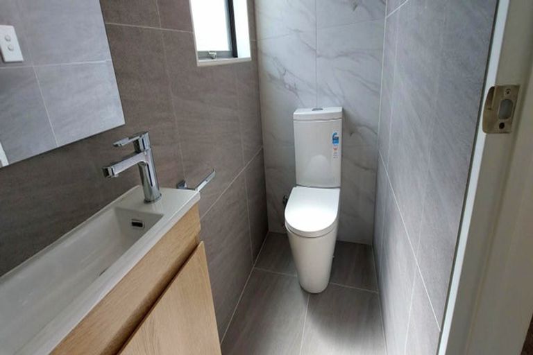 Photo of property in 20a Mackenzie Street, Te Atatu South, Auckland, 0610