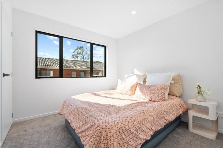 Photo of property in 9/20 Seabrook Avenue, New Lynn, Auckland, 0600