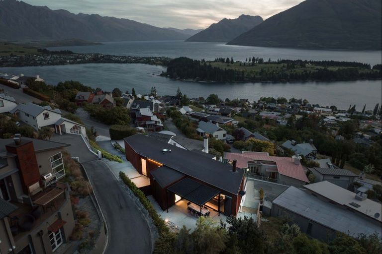 Photo of property in 32 Edinburgh Drive, Queenstown, 9300