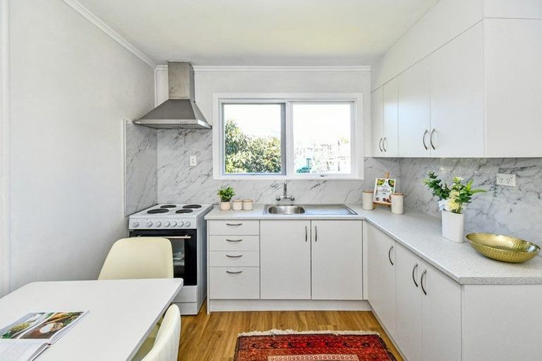 Photo of property in 2/10 Mahon Place, Papatoetoe, Auckland, 2025