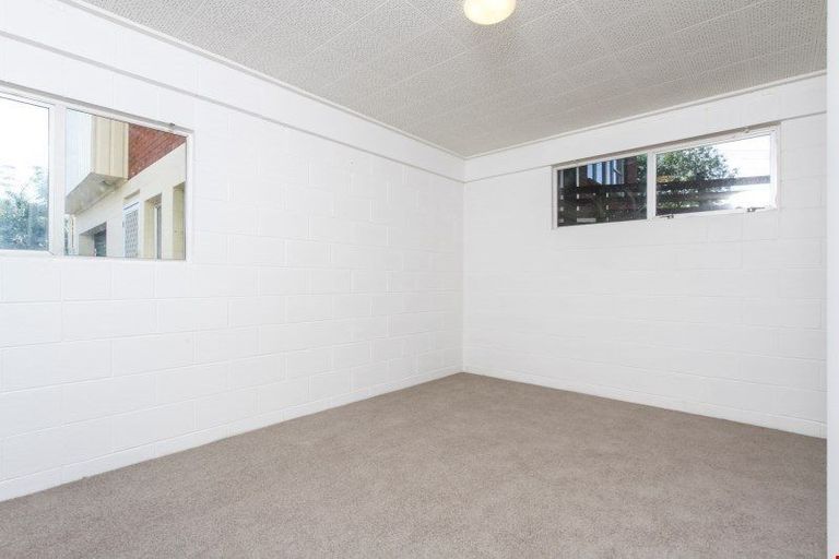 Photo of property in 1/64 Parker Avenue, Titirangi, Auckland, 0604