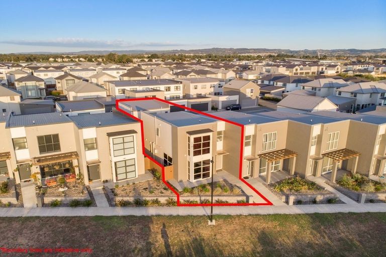 Photo of property in 9 Taupinga Way, Takanini, 2112