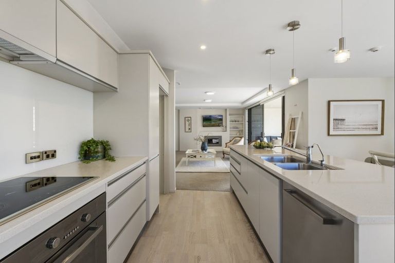 Photo of property in 10/48 Marine Parade, Mount Maunganui, 3116