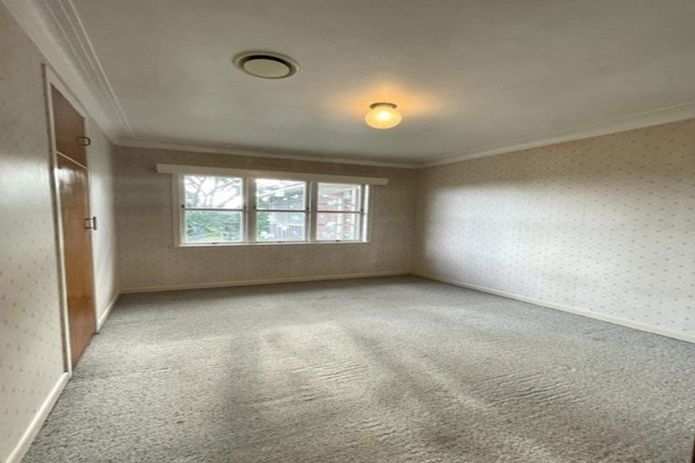 Photo of property in 4 Kervil Avenue, Te Atatu Peninsula, Auckland, 0610