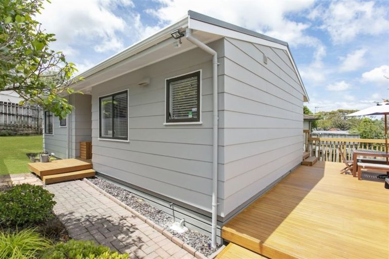 Photo of property in 10 Oreil Avenue, West Harbour, Auckland, 0618