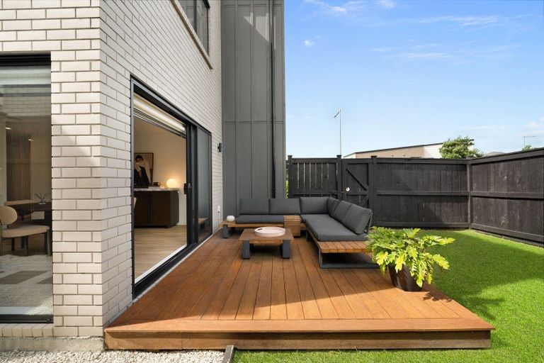 Photo of property in 2 Skua Road, Hobsonville, Auckland, 0616