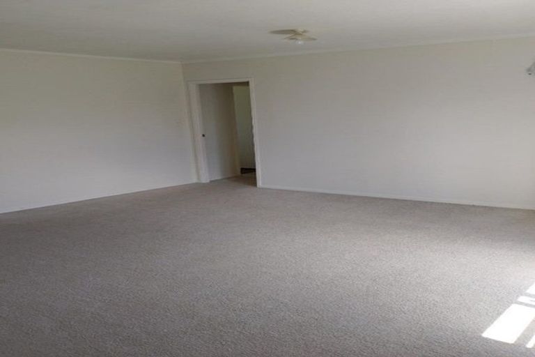 Photo of property in 2/8 Quiet Street, Te Atatu South, Auckland, 0610