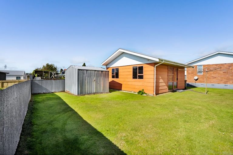 Photo of property in 14 Kauri Street, Merrilands, New Plymouth, 4312