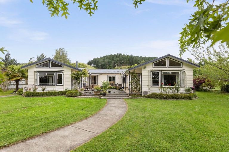 Photo of property in 579 Swamp Road, Puketapu, Napier, 4183