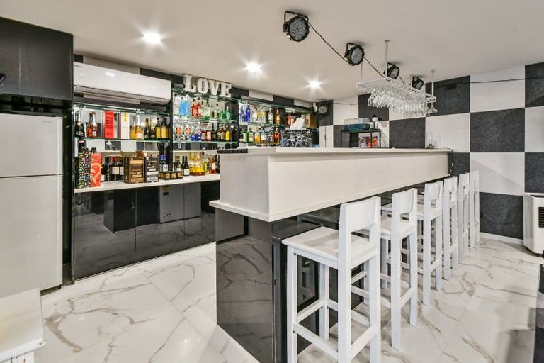 Photo of property in 14 Henriette Place, The Gardens, Auckland, 2105