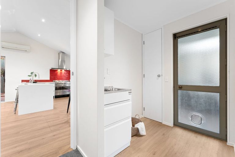 Photo of property in 2/17 Fernwood Grove, Bayview, Auckland, 0629