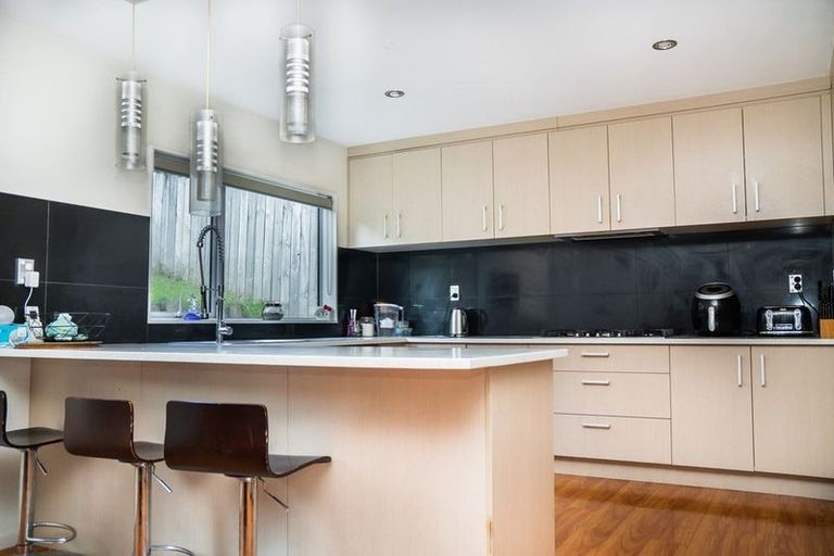 Photo of property in 130 Keri Vista Rise, Papakura, 2110