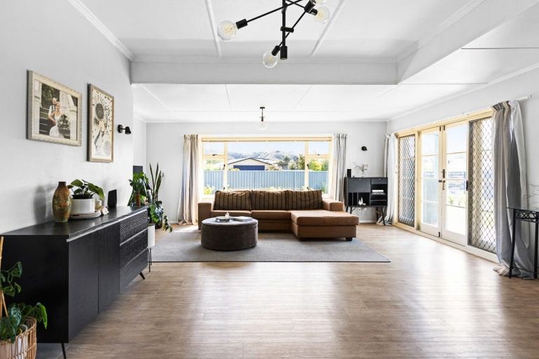 Photo of property in 99 Avondale Road, Greenmeadows, Napier, 4112