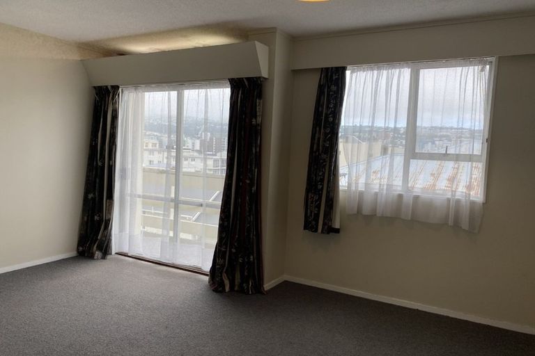 Photo of property in 5 Hawker Street, Mount Victoria, Wellington, 6011