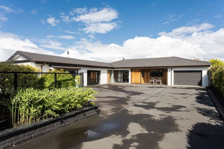 Photo of property in 215 Bay View Road, Saint Clair, Dunedin, 9012