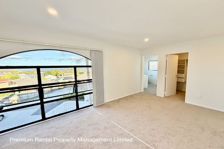 Photo of property in 12 Westergrove Place, West Harbour, Auckland, 0618