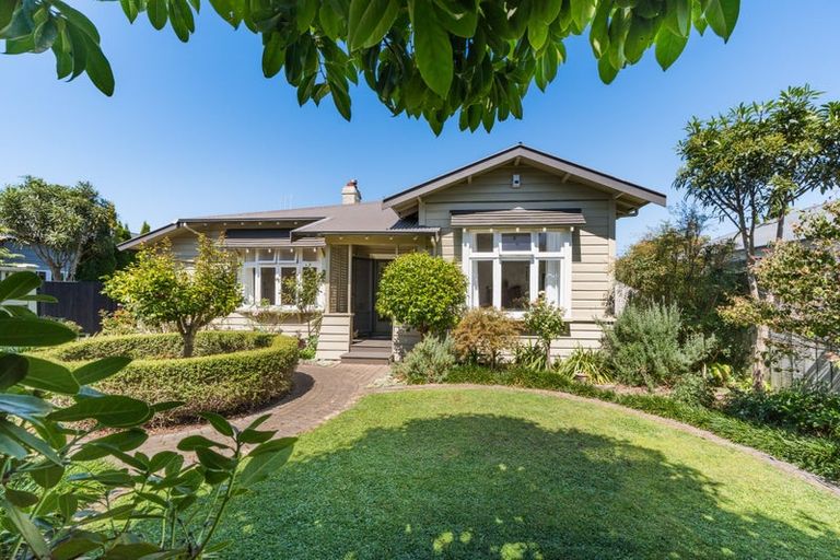 Photo of property in 360 Featherston Street, Palmerston North, 4414