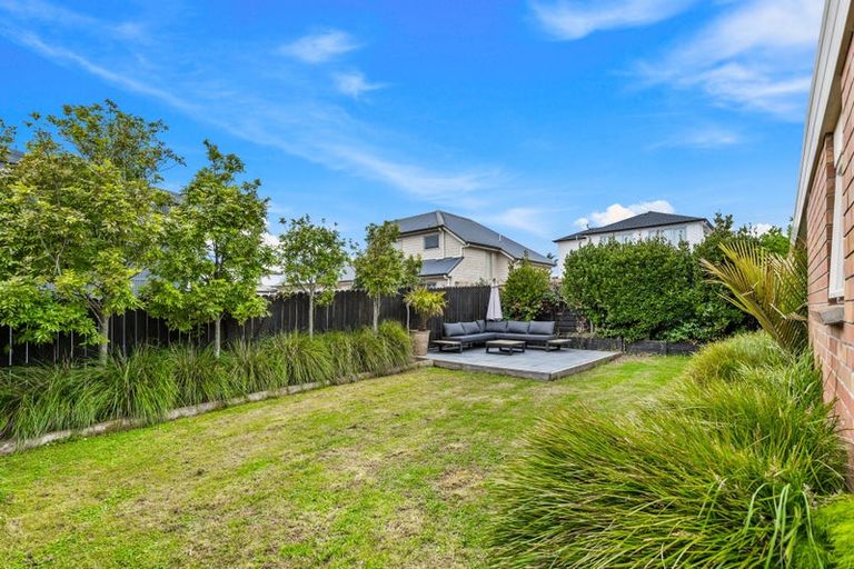 Photo of property in 2/8 Crewe Close, Albany, Auckland, 0632