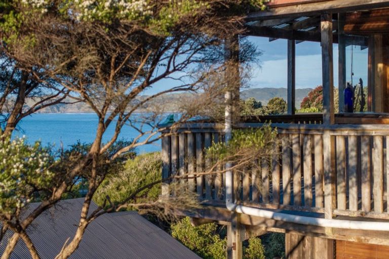 Photo of property in 37 Whaanga Road, Raglan, 3297