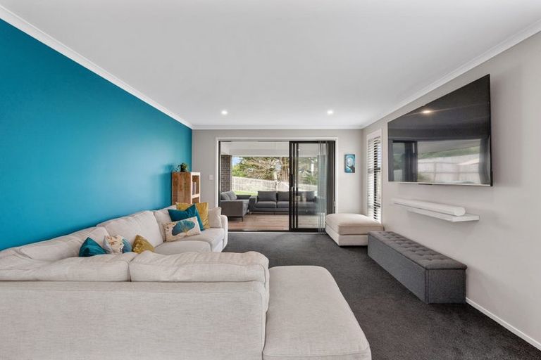 Photo of property in 19 Kawariki Road, Helensville, 0800