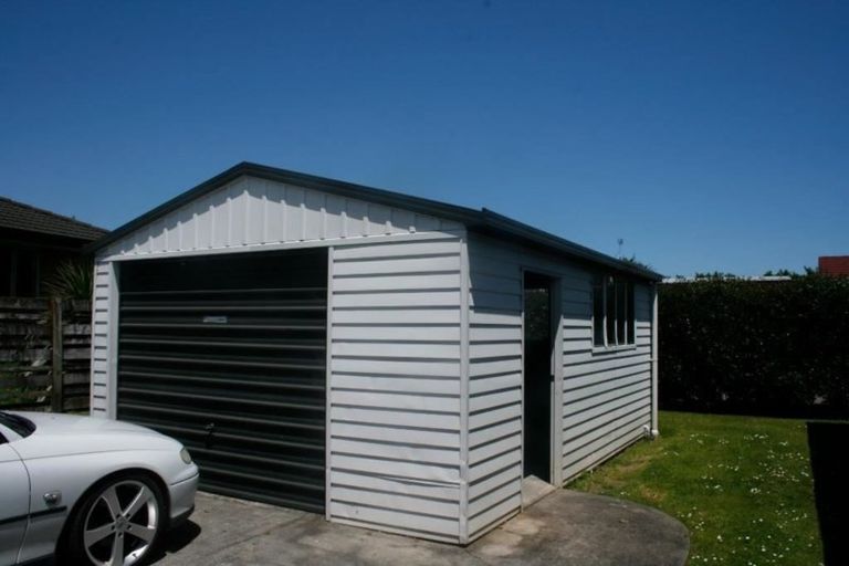Photo of property in 13 Owens Road, Waiuku, 2123