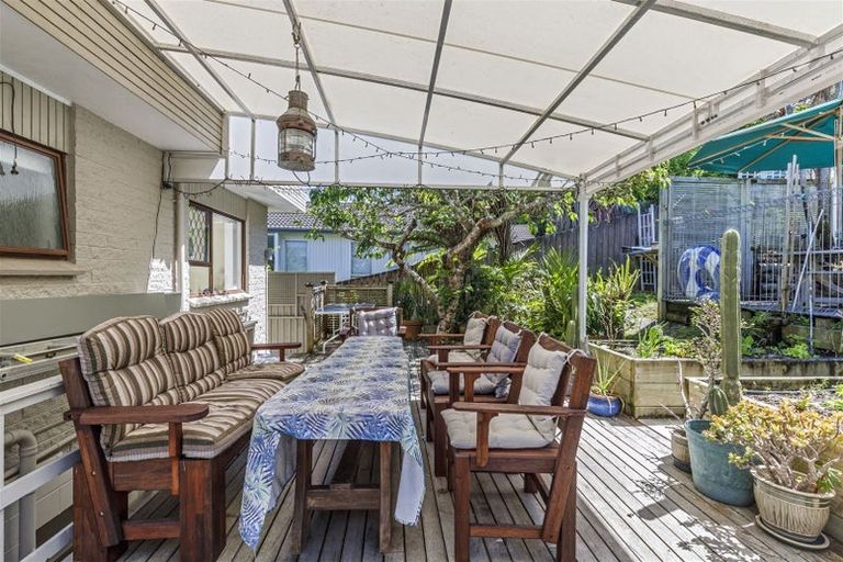 Photo of property in 59 Merriefield Avenue, Forrest Hill, Auckland, 0620