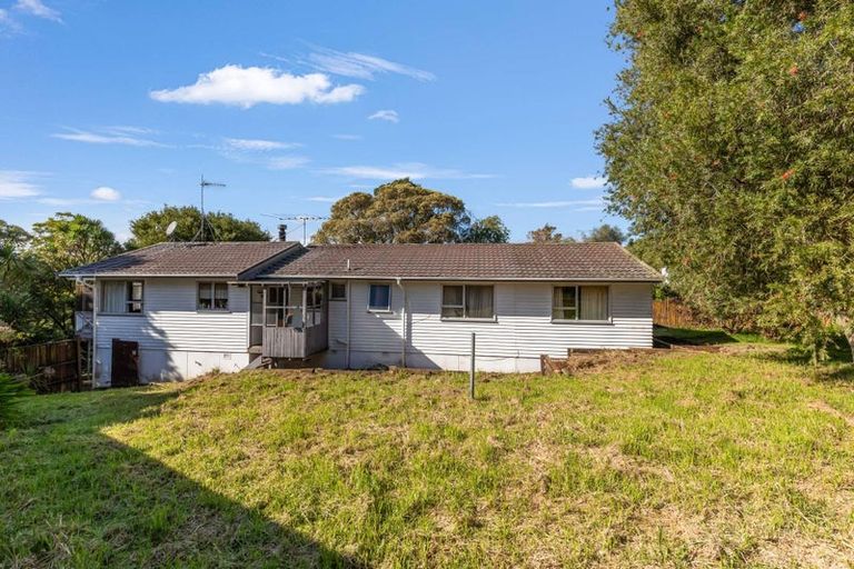 Photo of property in 9 Tahu Crescent, Sunnynook, Auckland, 0620
