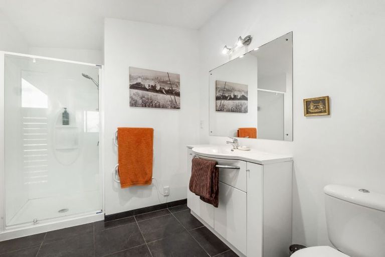 Photo of property in 3/71 Pupuke Road, Northcote, Auckland, 0627