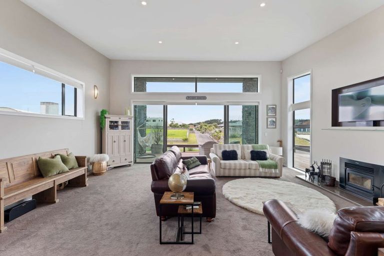 Photo of property in 3 Ngati Huia Place, Waitarere Beach, Levin, 5510