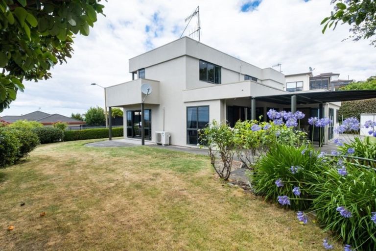 Photo of property in 84 Churchill Drive, Taradale, Napier, 4112