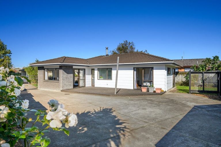 Photo of property in 53 Raglan Avenue, Cloverlea, Palmerston North, 4412