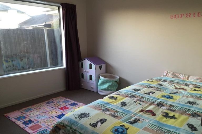 Photo of property in 26 Foresters Crescent, Parklands, Christchurch, 8083