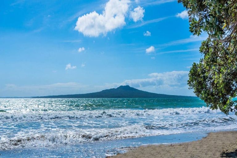 Photo of property in 2/11 Sanders Avenue, Takapuna, Auckland, 0622