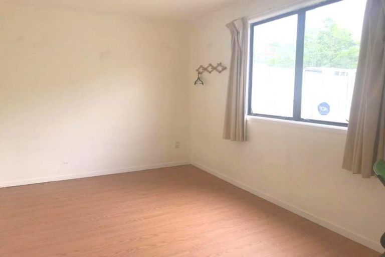 Photo of property in 12 Karamu Street, Te Atatu Peninsula, Auckland, 0610