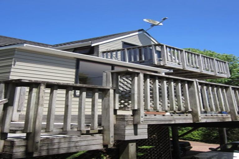 Photo of property in 2/34 Oruamo Place, Beach Haven, Auckland, 0626