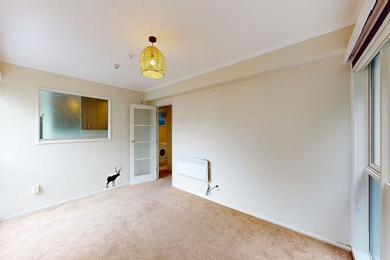 Photo of property in Victoria Court, 4u7 Queen Street, Mount Victoria, Wellington, 6011