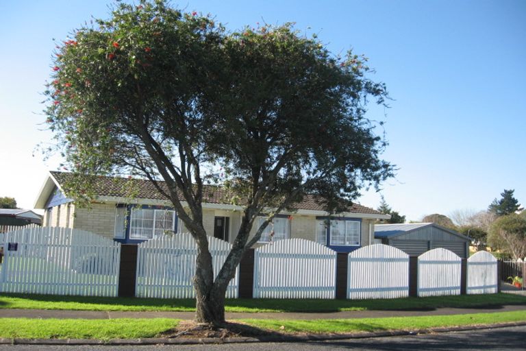 Photo of property in 4 Helms Place, Manurewa, Auckland, 2102