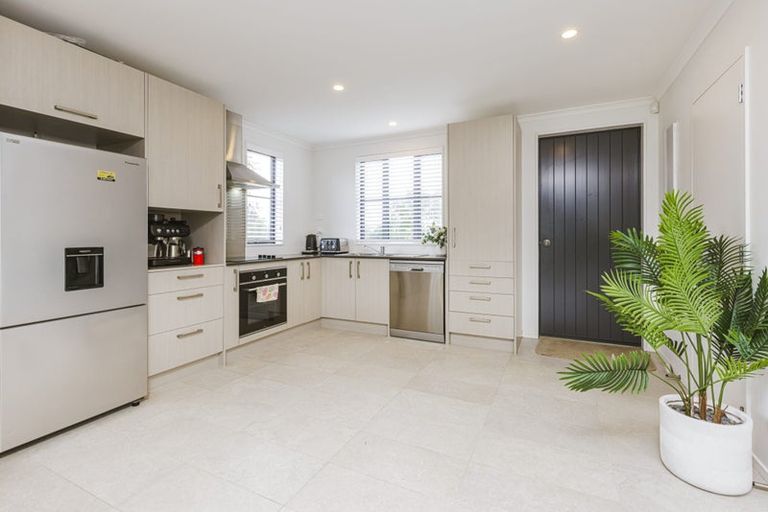 Photo of property in 15 Saddleback Crescent, Papakura, 2110
