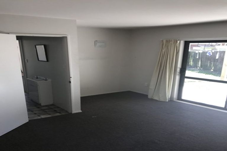 Photo of property in 21 Piko Crescent, Riccarton, Christchurch, 8041