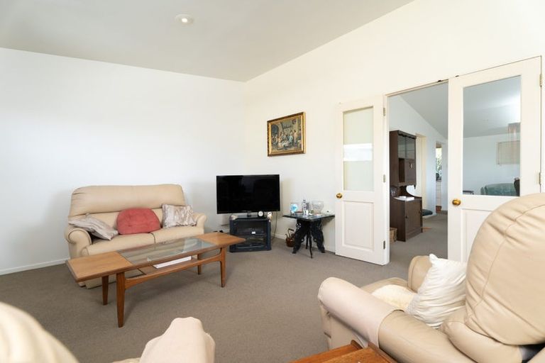 Photo of property in 1 Atamira Close, Churton Park, Wellington, 6037