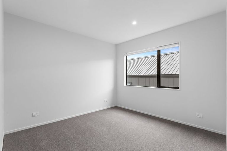 Photo of property in 17 Park Green Avenue, Rosehill, 2113