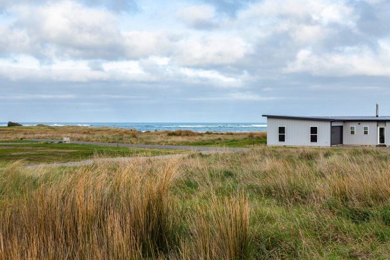 Photo of property in 12 Reefview Way, Flat Point, 5883