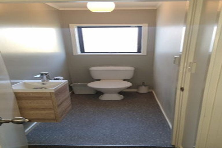 Photo of property in 1/9 Napoleon Avenue, Milford, Auckland, 0620