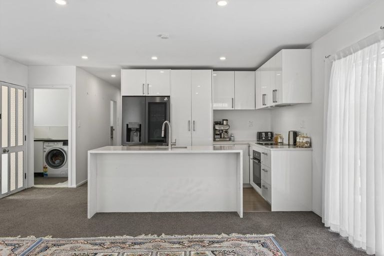 Photo of property in 2/47 Larne Avenue, Pakuranga Heights, Auckland, 2010