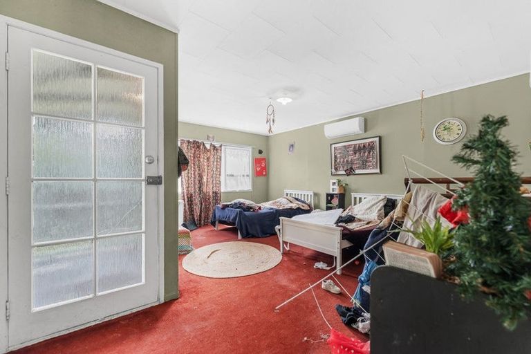 Photo of property in 14 Mile Place, Henderson, Auckland, 0612