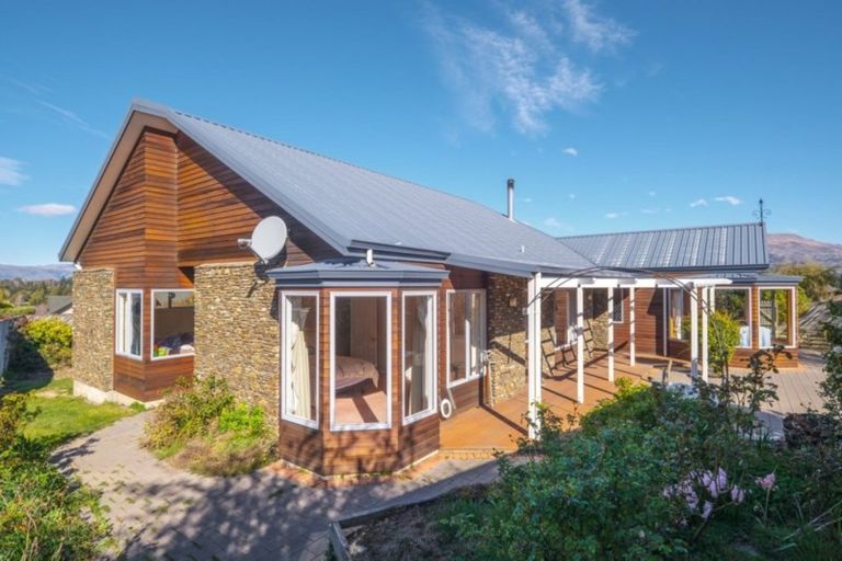 Photo of property in 11 Hillview Place, Wanaka, 9305