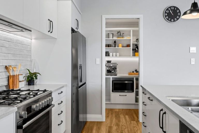 Photo of property in 10 Pekanga Road, Orewa, 0931