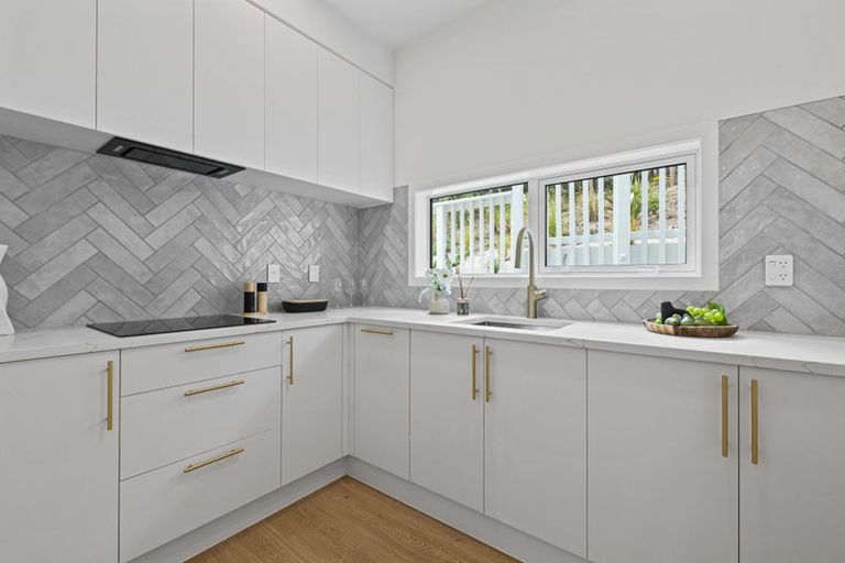 Photo of property in 38 Awanui Road, Red Beach, 0932