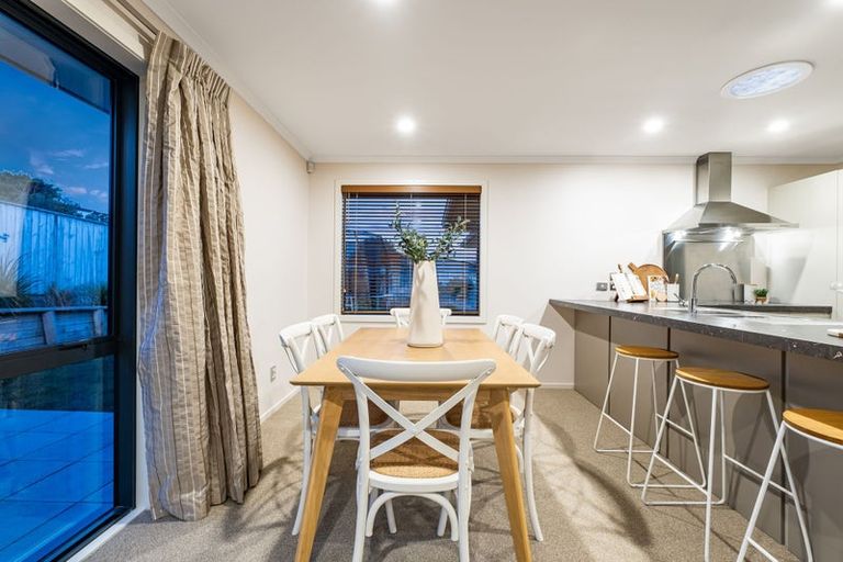 Photo of property in 5 Paparoa Crescent, Aotea, Porirua, 5024